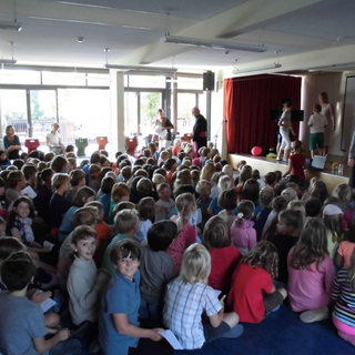 bischofandacht_1 Montessori-Schulzentrum Leipzig - Neuigkeiten Grundschule 2013 - DANKE