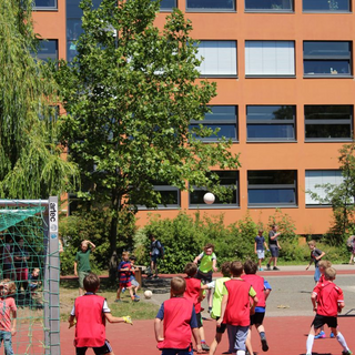 flurpokal2017_22 Montessori-Schulzentrum Leipzig - Neuigkeiten Grundschule - Klarer Sieg für den gelben Flur