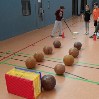minigolf_18 Montessori-Schulzentrum Leipzig - Neuigkeiten Grundschule 2014 - Minigolf in der Schule