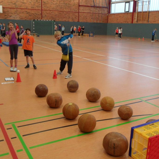 minigolf_5 Montessori-Schulzentrum Leipzig - Neuigkeiten Grundschule 2014 - Minigolf in der Schule