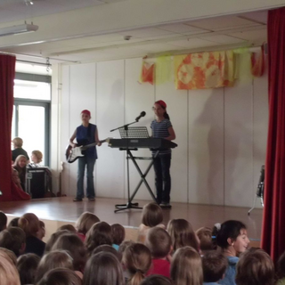 mps2012_6 Montessori-Schulzentrum Leipzig - Neuigkeiten Grundschule 2012 - Rock in der Aula