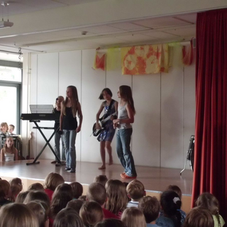 mps2012_8 Montessori-Schulzentrum Leipzig - Neuigkeiten Grundschule 2012 - Rock in der Aula