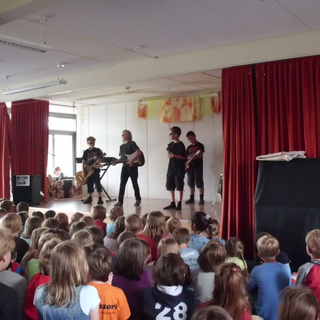 mps2012_9 Montessori-Schulzentrum Leipzig - Neuigkeiten Grundschule 2012 - Rock in der Aula