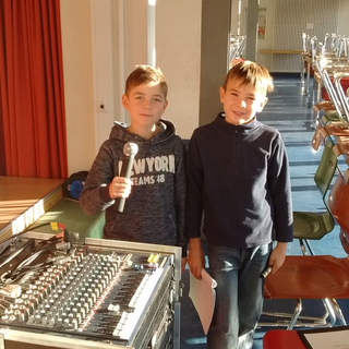 radiogelb-team1_02-2018_19 Montessori-Schulzentrum Leipzig - Neuigkeiten Grundschule - Es gelbt so schön das Radio