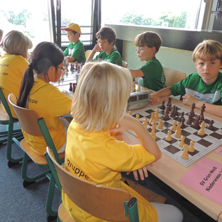 schachpokal_1 Montessori-Schulzentrum Leipzig - Neuigkeiten Grundschule 2013 - Pokale, 1. Plätze, Sachsenmeister und mehr!