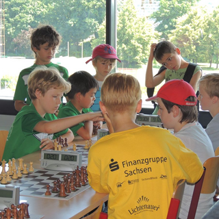 schachpokal_3 Montessori-Schulzentrum Leipzig - Neuigkeiten Grundschule 2013 - Pokale, 1. Plätze, Sachsenmeister und mehr!