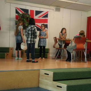 theaterschm_04 Montessori-Schulzentrum Leipzig - Neuigkeiten Grundschule - 5 Schwestern in London